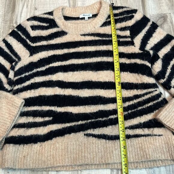 Madewell Crewneck oversize fuzzy zebra print sweater size medium - Picture 3 of 7